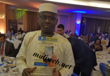 Moussa Alassane Diallo, Président de l’Apbef, honoré : «Je dédie ce trophée à tous les dirigeants des établissements bancaires et financiers…»
