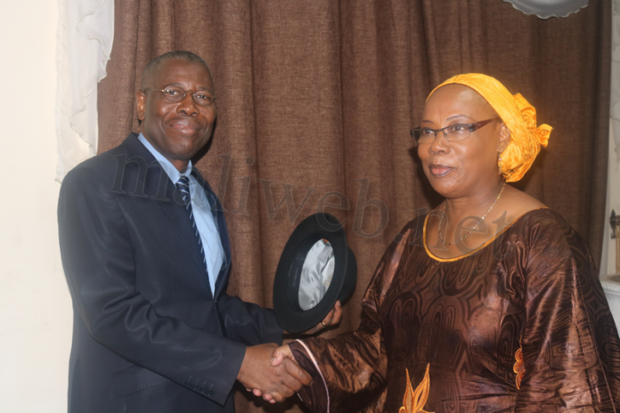 Ousmane Koné passe le témoin à Mme Kéita Aïda Mbo
