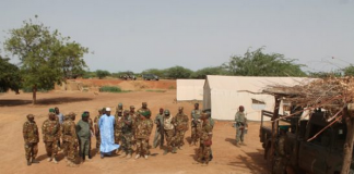 Visite du ministre Tiéman Hubert Coulibaly à Diabaly : L’AID EL FITR AVEC LA TROUPE