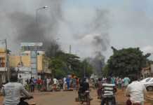 Bamako : Au moins deux morts lors d’une protestation contre le jugement d’un animateur radio, des véhicules brûlés