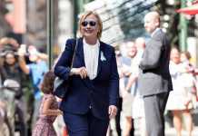 Hillary Clinton réapparaît après quatre jours de repos