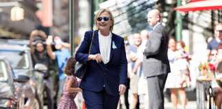 Hillary Clinton réapparaît après quatre jours de repos