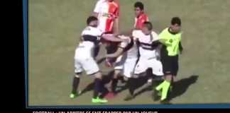 Football : un joueur frappe violemment un arbitre, la vidéo choc