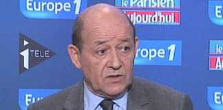 Le ministre français de la défense Jean Yves le-Drian