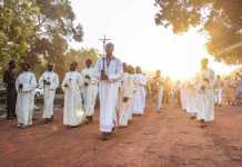 Une procession de pélerins à Kita, dans le sud du Mali