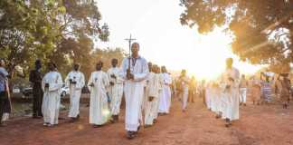 Une procession de pélerins à Kita, dans le sud du Mali