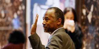 Trump nomme l'ex-chirurgien noir Ben Carson ministre du logement