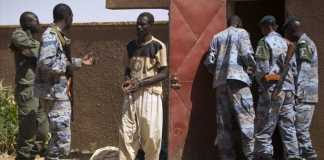 Attaque d’une prison au Mali: 2 gardes blessés, des dizaines de prisonniers évadés, certains rattrapés