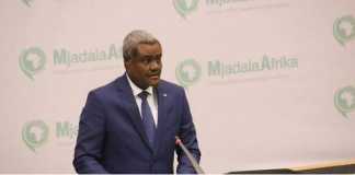 Depuis 2008, à la tête de la diplomatie tchadienne, Moussa Faki Mahamat a aussi été Premier ministre (de 2003 à 2005).