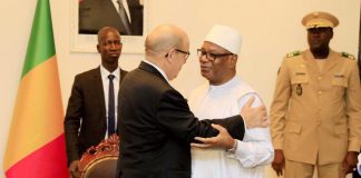 KOULOUBA : Le Président de la République, Ibrahim Boubacar KÉÏTA a reçu, en début de soirée, M. Jean-Yves Le Drian, venu faire ses adieux.