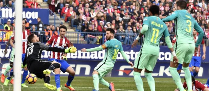 Lionel Messi, buteur pour la 20e fois en Liga cette saison, offre au Barça un précieux succès face à l'Atlético (2-1). © AFP / Gérard JULIEN/ GERARD JULIEN