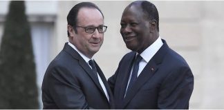 Le président français, François Hollande, et son homologue ivoirien, Alassane Ouattara, le 15 mars 2017 au palais de l'Élysée à Paris. © STEPHANE DE SAKUTIN / AFP