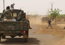 Un véhicule de l’armée malienne dans les rues de Gao, dans le nord du Mali.