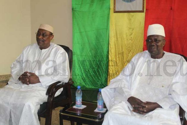Cérémonie de passation de services et de pouvoirs à la primature entre Abdoulaye Idrissa MAIGA et Modibo KEITA