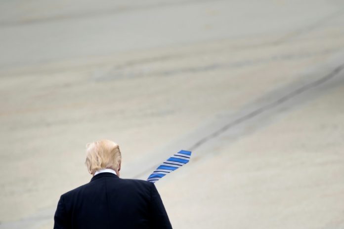 Donald Trump sur la base Marine One d'Andrews Base dans Maryland, le 13 mai 2017 / © AFP / Brendan Smialowski