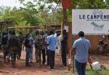 L'entrée du Campement Kangaba, le 19 juin 2017, au lendemain de l'attaque terroriste dans laquelle cinq personnes sont mortes. © REUTERS