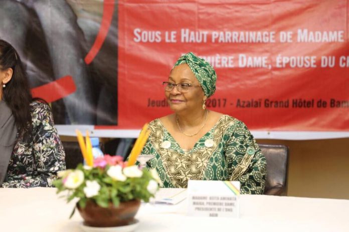 L’Epouse du Président de la République KEÏTA Aminata MAIGA a officiellement lancé le rapport de Save The Children « Enfances volées »