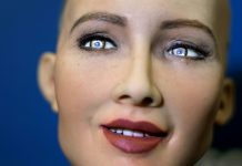 "Sophia", créature de la société Hanson Robotics basée à Hong Kong, au salon mondial "AI for Good" à Genève, le 7 juin 2017 / © AFP / Fabrice COFFRINI