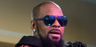 R. Kelly accusé de retenir des jeunes femmes contre leur gré - (Photo: R. Kelly aux Soul Train Awards en novembre 2015 à Las Vegas)