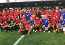 La première dame du Mali en visite en France Mme Kéita Aminata Maïga a donné le coup d'envoi d'un match de gala de l'équipe de football de France 98 au stade Ernest wallon de Toulouse