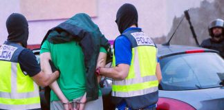 La police espagnole arrête un homme dans l'enclave de Melilla en septembre 2016. © AFP/ ANGELA RIOS