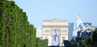 Préparatifs sur les Champs-Elysées à Paris pour le défilé militaire, le 14 juillet 2017 / © AFP / ALAIN JOCARD