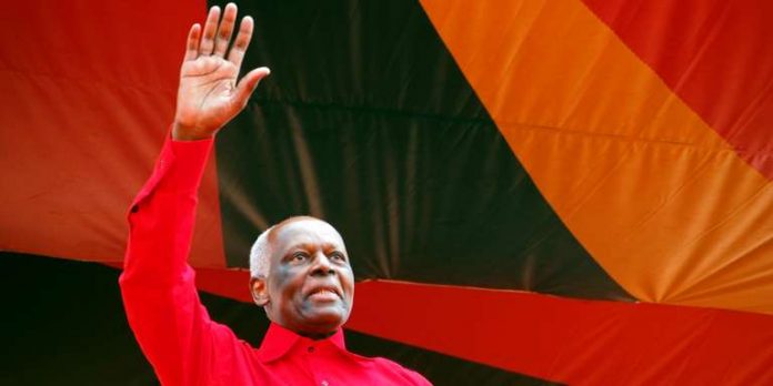 L’ancien président de l’Angola, José Eduardo dos Santos, est resté au pouvoir pendant trente-huit années. CRÉDITS : STRINGER / REUTERS