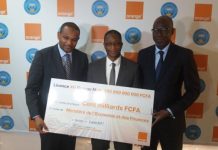 Renouvèlement de la licence 4G Orange Mali : L’Etat reçoit le cheque symbolique de 100 milliards de FCFA