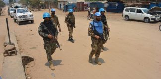 Des casques bleus de la Monusco (contingent pakistanais) dans les rues d’Uvira de jour comme de nuit pour assurer la protection des populations civiles. Ici, le 24 septembre 2017. © MONUSCO/Force