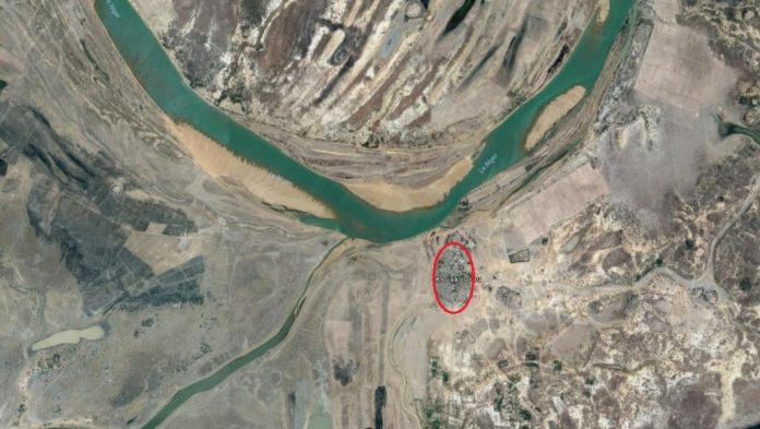 A cette période de l'année, Kouakourou, encerclé par le fleuve Niger, est uniquement accessible par bateau. © Google Maps