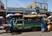 Un taxi dans les rues de Bamako, au Mali. © AFP/PHOTO ERIC FEFERBERG