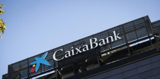 La troisième banque espagnole CaixaBank transfère , CaixaBank, a décidé de transférer son siège social hors de Catalogne "en raison de la situation politique et sociale actuelle dans la région", selon un communiqué / © AFP/Archives / JAIME REINA