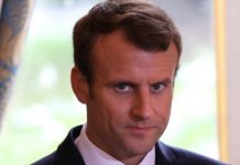 POOL NEW / REUTERS Macron "regrette" le terme "bordel" mais "assume sur le fond".
