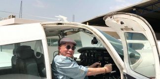 Salif KEITA s'offre un avion privé qu'il a baptisé "le cheval blanc".