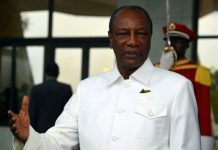 Le président guinéen Alpha Condé, le 17 août 2017 à Ouagadougou / © AFP/Archives / Ahmed OUOBA