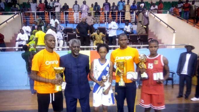 Super coupe de basketball L'Usfas (Hommes) et le Djoliba AC (Dames) démarrent bien la nouvelle saison