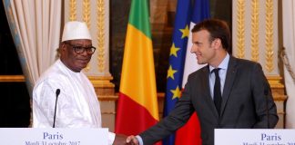 Le président français Emmanuel Macron a reçu son homologue malien Ibrahim Boubacar Keïta à l'Elysée, Paris, le 31 octobre 2017. © REUTERS/Charles Platiau