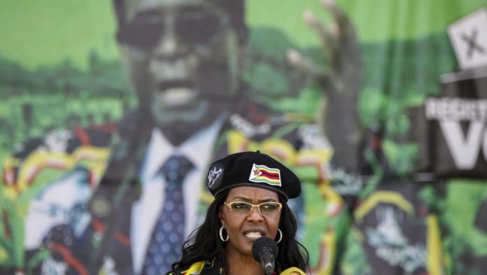 Grace Mugabe, la première dame du Zimbabwe, lors d'un discours à Bulawayo, samedi 4 novembre 2017. © ZINYANGE AUNTONY / AFP