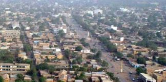 Vue aérienne de Kayes, ville de l'ouest du Mali, près de Konsiga, où ont éclaté les affrontements. © Philippe Nadel/ RFI