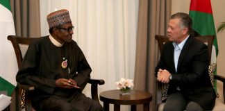 Le roi Abdallah II de Jordanie et le président nigérian Muhammadu Buhari à Aqaba, le 2 décembre 2017. © Yousef ALLAN / Jordanian Royal Palace / AFP