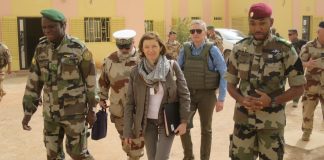 Mali: la ministre des Armées Florence Parly en visite à Sévaré au PC du G5 Sahel