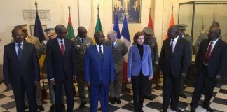 Les ministres de la Défense des pays du G5 Sahel réunis ce lundi 15 janvier à Paris, autour de la ministre française des Armées, Florence Parly, pour accélérer la mise en oeuvre de la Force militaire conjointe des pays membres.