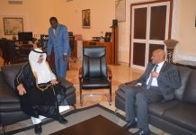 Le premier ministre Soumeylou Boubeye Maiga reçoit Masaud Ali Aborabi Al Harthy, ambassadeur du royaume d’Arabie Saoudite au Mali.