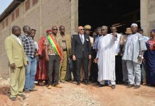 Le ministre du Développement Industriel Mohamed Aly Ag Ibrahim accompagné a visité le jeudi 18 Janvier 2018 le chantier de la nouvelle usine agro-industriel de fabrication de panneau de particules à partir de la paille de riz Sadasy S.A sise à Tienfala