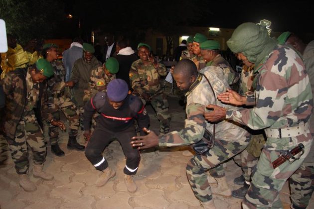 Video : Réveillon du nouvel an avec les militaires au Camp Fort Sidy Bekaye de Tombouctou