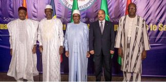 Les chefs d'États des pays membres du G5 Sahel, Mahamadou Issoufou, Idriss Déby Itno, Ibrahim Boubacar Keïta, Mohamed Ould Abdel Aziz et Roch Marc Kaboré, à Bamako le 6 janvier 2017.