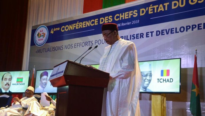 Le président du Niger Mahamadou Issoufou a pris la présidence du G5 Sahel lors d'un sommet des chefs d'Etat à Niamey, le 6 février 2018.