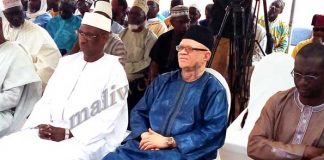 Moussa Bocar Ba, président du mouvement Sabati 2012, lors de l'inauguration de son siège :