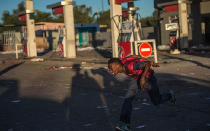 La police sud-africaine a tiré des balles en caoutchouc sur des manifestants