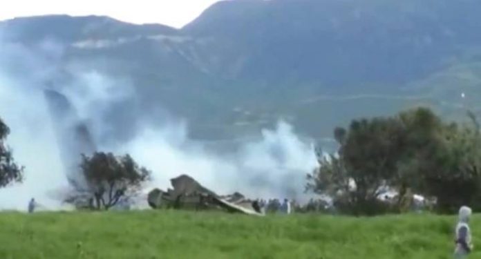 Un avion militaire s'est écrasé en Algérie